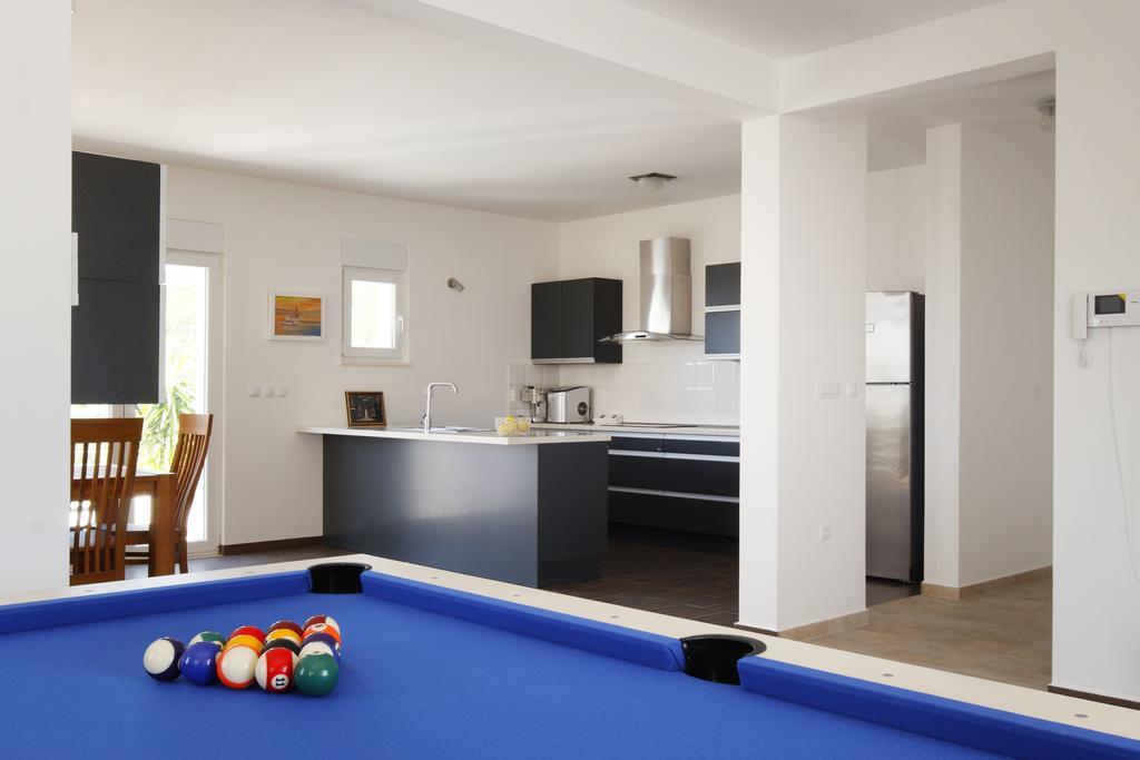 Villa Mermaid Your Croatian Haven With Luxury Pool And Scenic Views Podstrana Bilik gambar