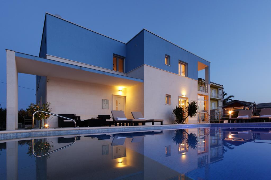Villa Mermaid Your Croatian Haven With Luxury Pool And Scenic Views Podstrana Bilik gambar